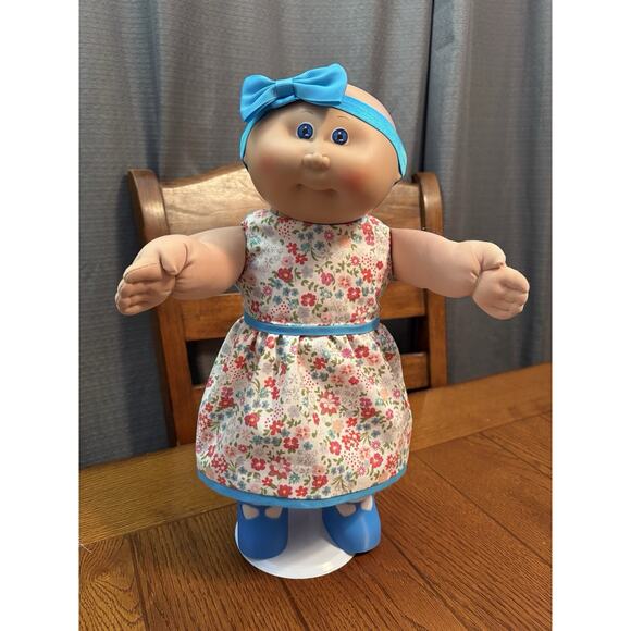 1980s Cabbage Patch Kid Preemie Baby Bald Blue Eyes Blue & Pink Floral Dress - Picture 1 of 7